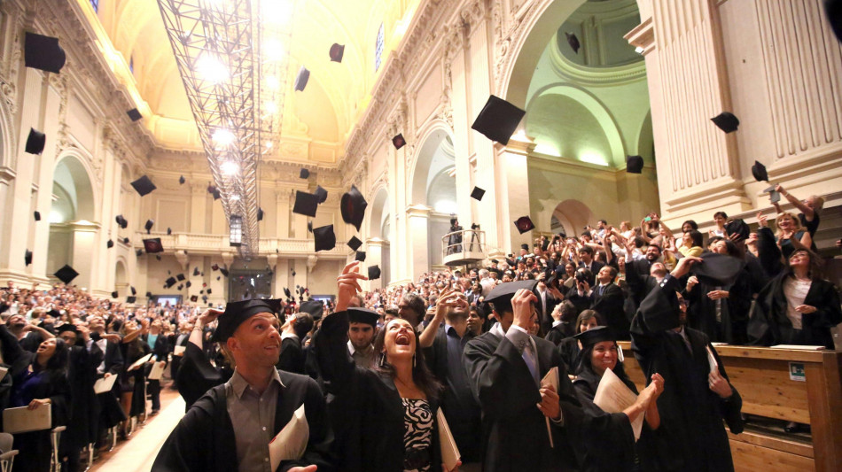 Sale l'occupazione tra i laureati, ma sempre sotto l'Ue