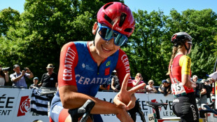 Ciclista afeg&atilde; que se disfar&ccedil;ava de homem para treinar conquista medalha de prata nos Jogos Asi&aacute;ticos