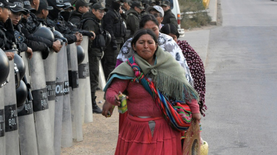 Apoiadores de Evo Morales marcham na Bolívia para defender sua candidatura