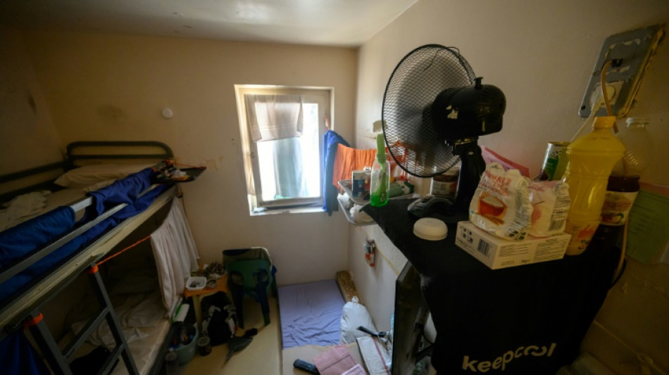 En prison, tenter d'échapper à la chaleur face à la canicule