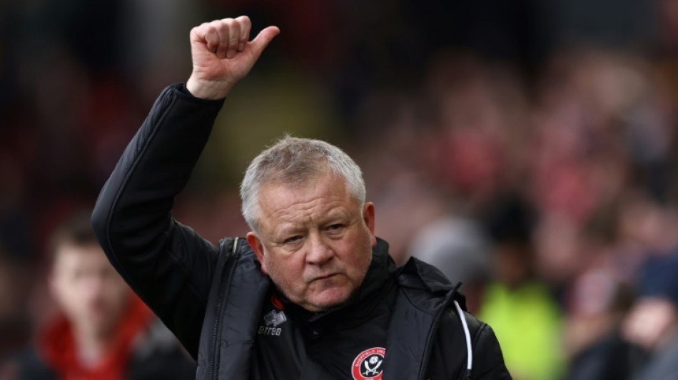 T&eacute;cnico do Sheffield &eacute; multado ap&oacute;s criticar assistente por comer sandu&iacute;che em discuss&atilde;o