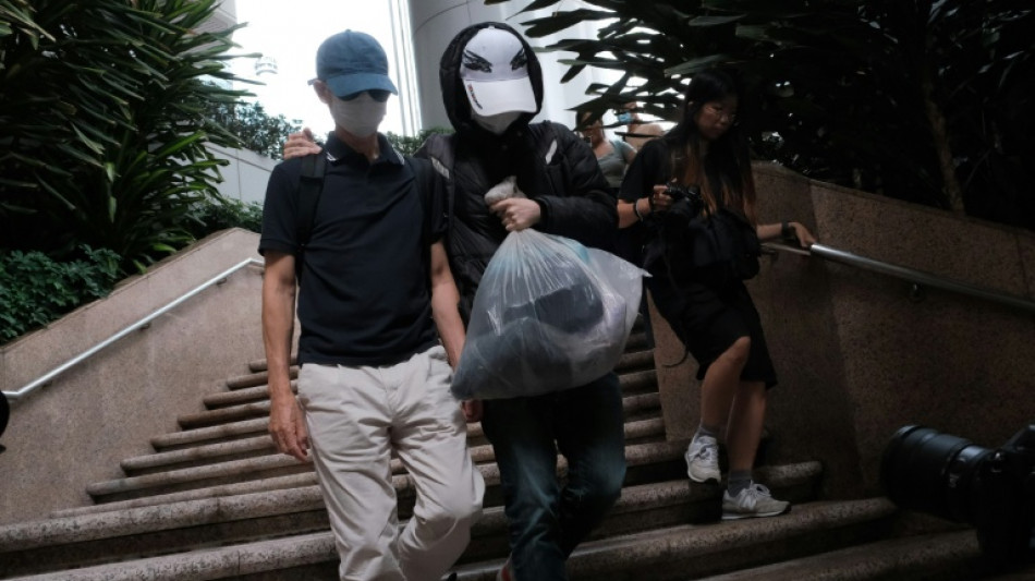 Hong Kong condena pai de ativista pr&oacute;-democracia por administrar seus recursos