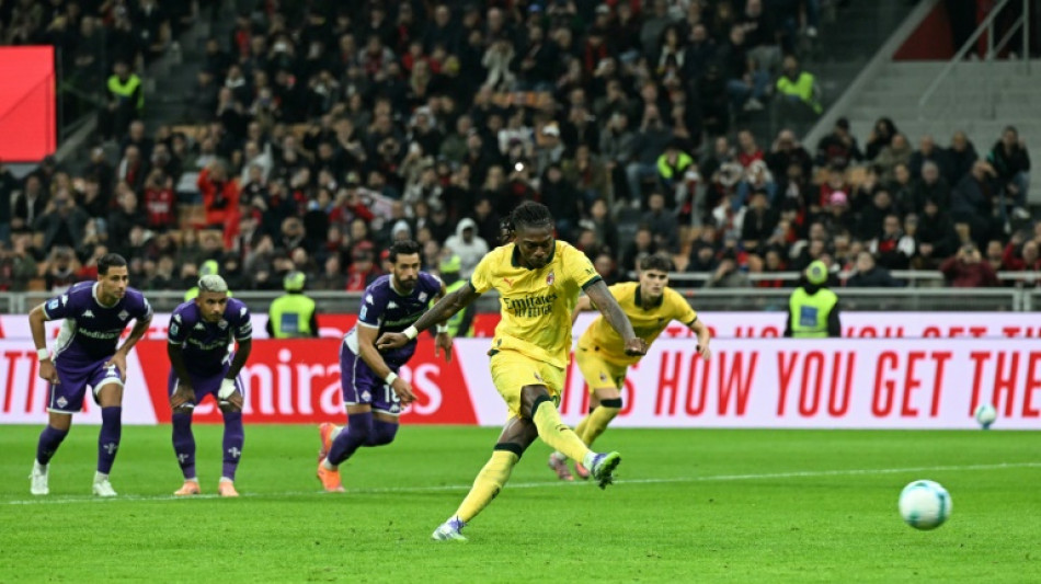 Leao double fires AC Milan past Fiorentina and top of Serie A