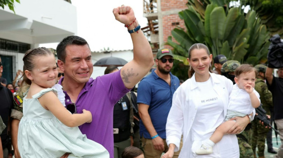 Présidentielle en Equateur: Trump félicite Noboa pour sa réélection, contestée par la candidate de gauche