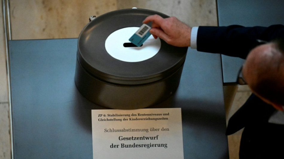 Bundestag beschlie&szlig;t Rentenpaket mit Kanzlermehrheit - Aufatmen in Koalition
