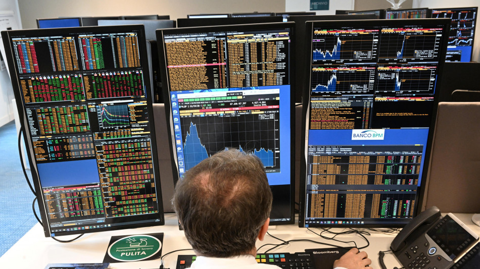 Borsa: Milano scivola ancora (-4,1%), tonfo per Saipem