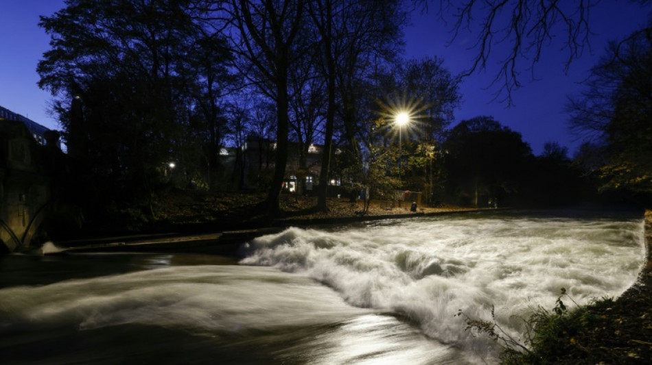 Verschwundene Eisbachwelle in München: Kies soll Welle wiederbeleben