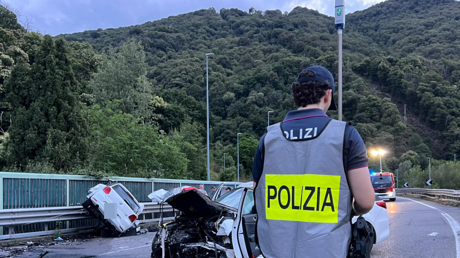 Schianto nel Bresciano, le vittime sono due giovani sorelle