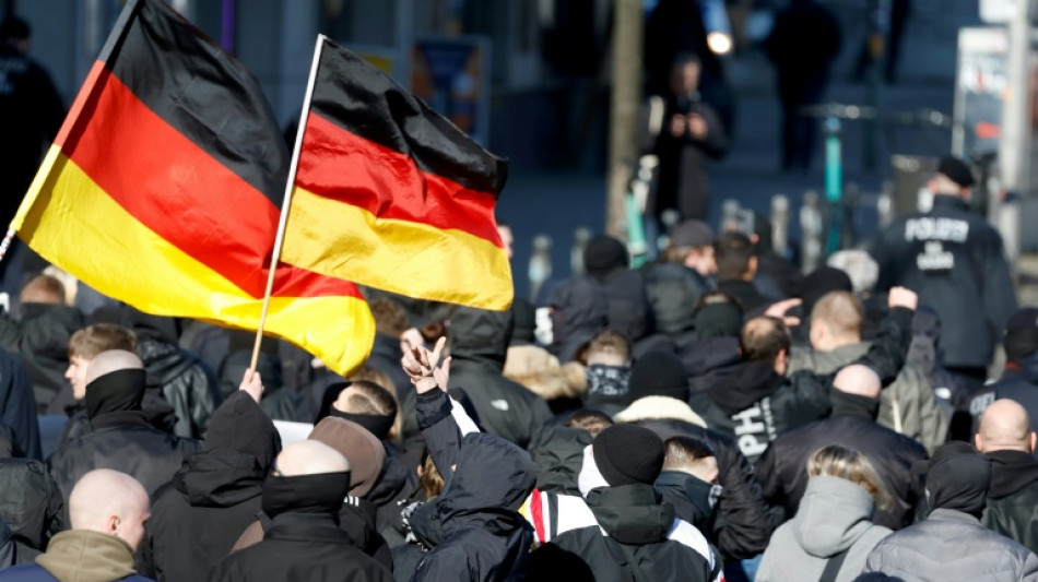 Bundesinnenministerium: Rechtsextremisten und Reichsb&uuml;rger haben &uuml;ber 4000 legale Waffen