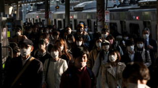 Jap&oacute;n alivia normas de uso de mascarilla, pero pocos est&aacute;n dispuestos a cambiar