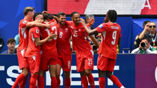Su&iacute;&ccedil;a goleia B&oacute;snia (4-1) e encaminha vaga na pr&oacute;xima fase da Copa do Mundo