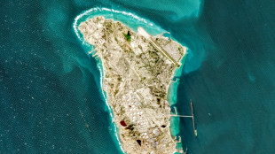 Iran, US threaten attacks on oil facilities 