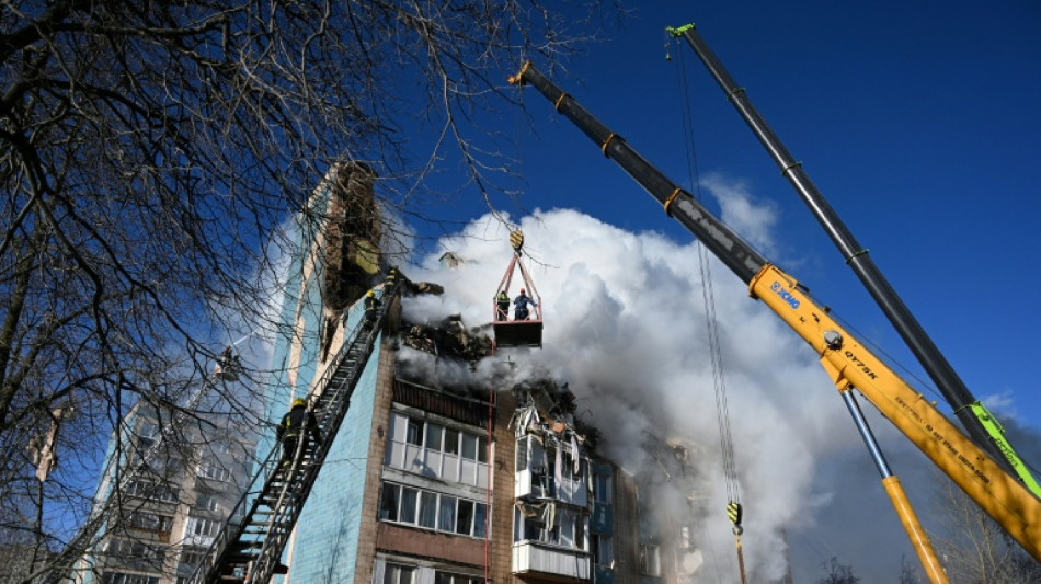 Un bombardeo ruso mata a 25 personas en Ucrania antes de la visita fallida de Zelenski a Turqu&iacute;a