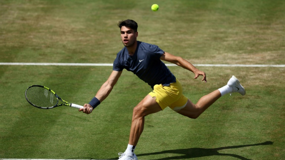 Tras su pronta eliminaci&oacute;n en Queen's, Alcaraz cede el N.2 de la ATP a Djokovic
