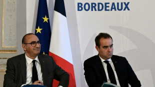 Lecornu pr&eacute;sente &agrave; Bordeaux son "carnet de bal" r&eacute;galien