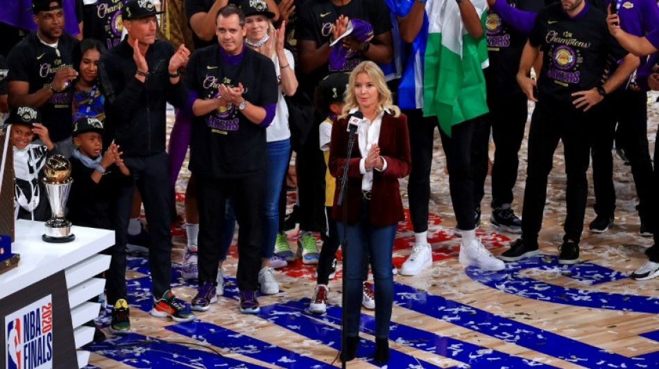 Venda do Lakers, avaliada em US$ 10 bilhões, será concluída este ano