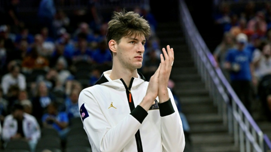 World's tallest teen Rioux sets US college basketball mark