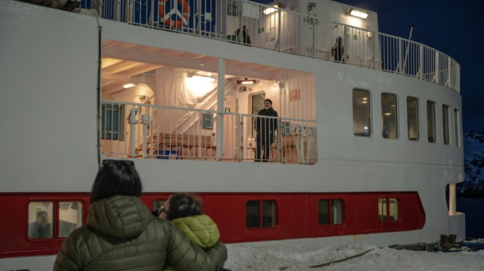 Dans le dernier ferry du Groenland, un voyage au coeur d'un territoire en mutation