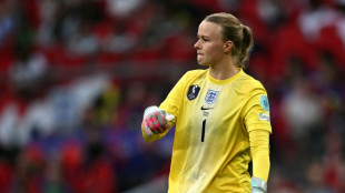 England 'keeper Hampton keen to step out from Earps' shadow