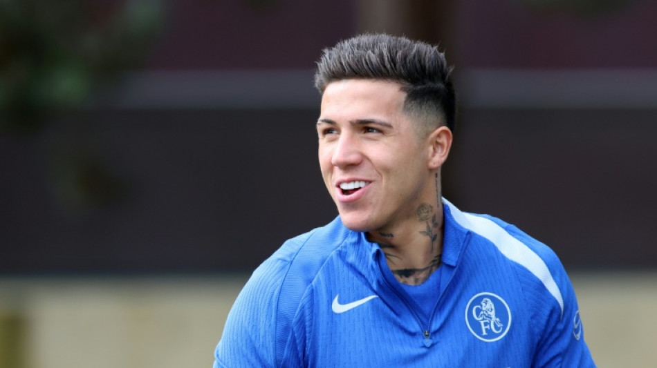 Enzo Fern&aacute;ndez est&aacute; 'feliz' no Chelsea, garante seu treinador