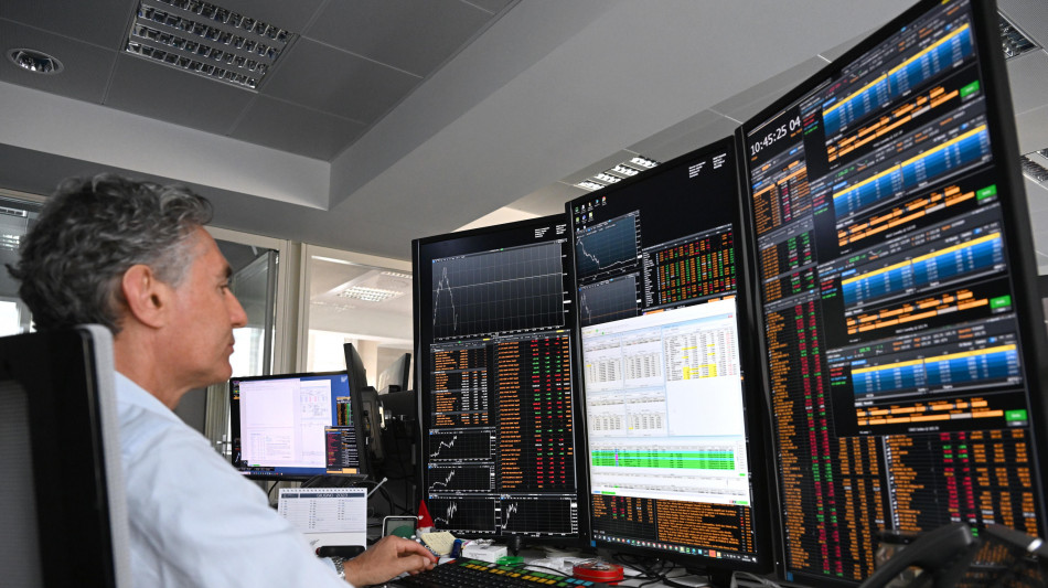 Prosegue la crescita dei rendimenti titoli di Stato, lente su riunione Fed