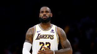 LeBron James renovar&aacute; con Lakers por dos temporadas m&aacute;s, seg&uacute;n medios de EEUU
