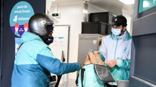 La precaria vida de los repartidores de comida indocumentados en Par&iacute;s