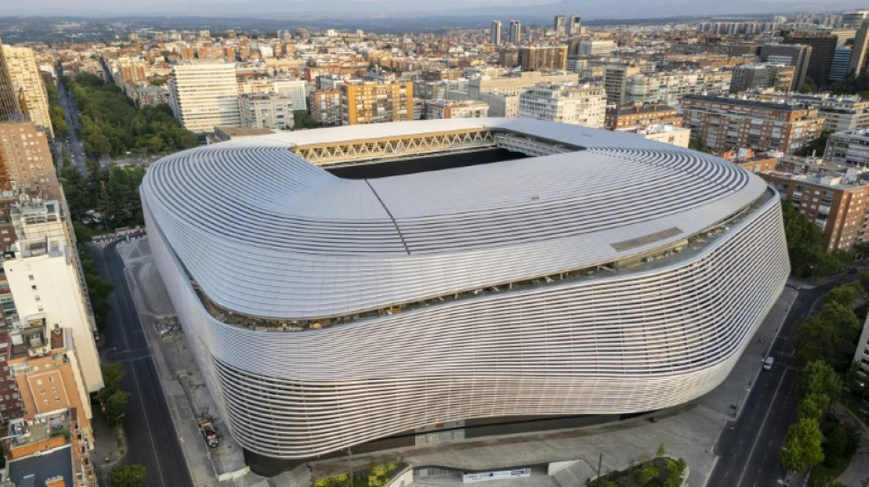 El Santiago Bernab&eacute;u se convierte en pista de tenis por el torneo de Madrid