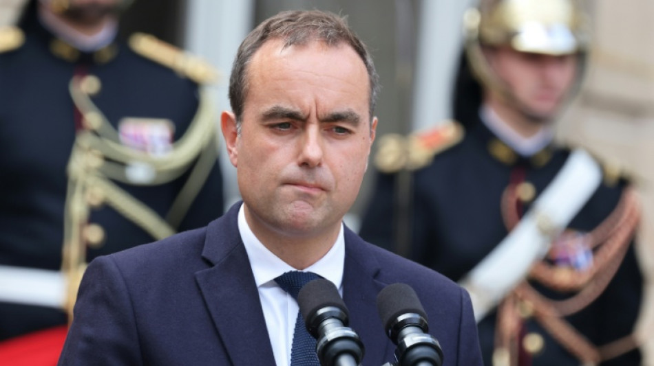 Primeiro-ministro francês tenta convencer oposição a evitar censura