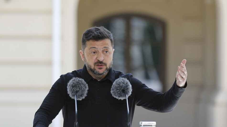 Zelensky, 'colpite 2 petroliere flotta ombra russa e 4 mercantili nel Mar Nero'
