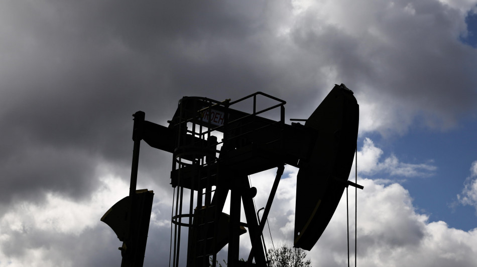 Petrolio in calo, Wti a 75,75 dollari