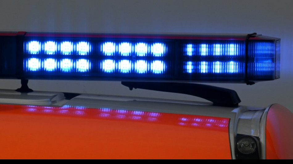 Auto f&auml;hrt bei Unfall in Bayern in Gruppe von Rollerfahrern - Ein Toter