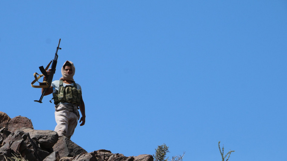 Media, al via offensiva Houthi per il controllo dei monti Kahbub