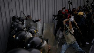 Segundo dia de protestos contra o governo em Lima após confrontos com a polícia