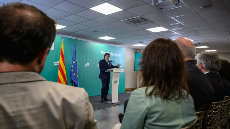 El gobierno espa&ntilde;ol busca reconquistar al partido independentista de Puigdemont para salvar la legislatura