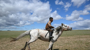 Los ni&ntilde;os en Mongolia a galope hacia su sue&ntilde;o de correr en el festival del Naadam