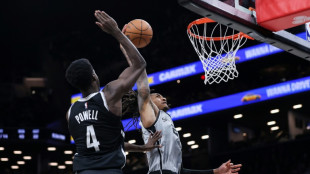 Spurs roll to 11th straight NBA victory, Rockets' Durant hits milestone