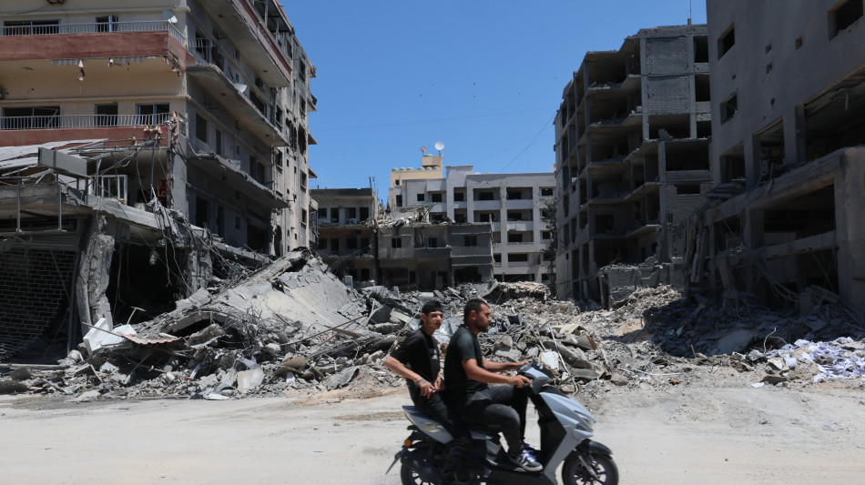 Nella notte raid israeliani su Tiro in Libano, 'sette morti'