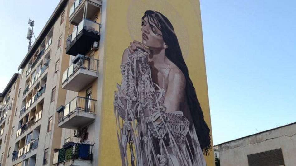 A Palermo compare un murales dedicato alla cantante catalana Rosalia