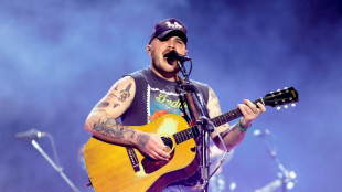 Estrella del country responde a críticas de autoridades migratorias de EEUU por nueva canción