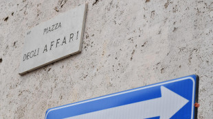 Borsa: Milano dimezza calo (-0,5%), pesano Stellantis e Prysmian