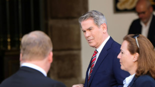 EUA e China retomam negociações comerciais em Madri