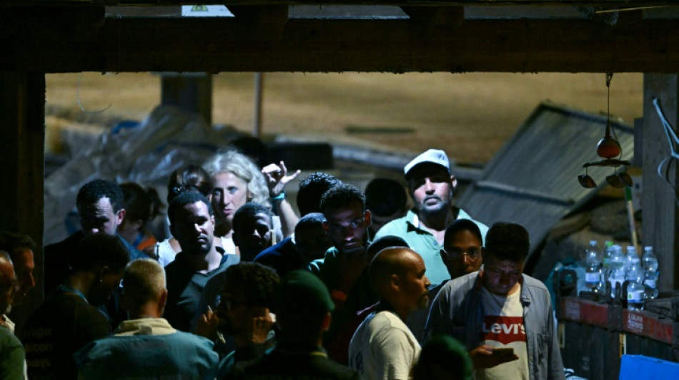 Los guardacostas italianos rescatan a decenas de migrantes, pero hallan dos muertos