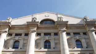Borsa: Milano apre poco variata, Ftse Mib +0,04%