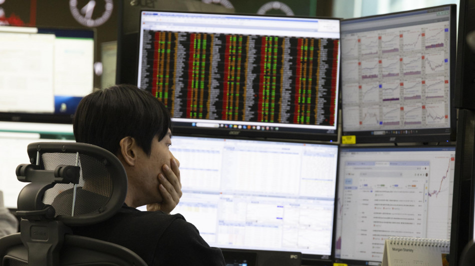 Borsa: l'Asia chiude debole con timori per Ia, attesa per Nvidia