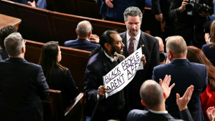 "Las personas negras no son simios": un congresista exhibe un cartel durante el discurso de Trump