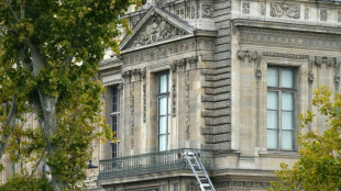 Casse du Louvre: deux mises en examen attendues, bijoux toujours dans la nature
