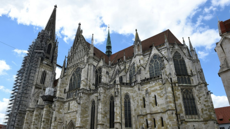 Betr&uuml;ger erbeuten in Regensburg fast hunderttausend Euro mit Unfalll&uuml;ge