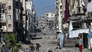 Media, gli abitanti di Gaza festeggiano per le strade