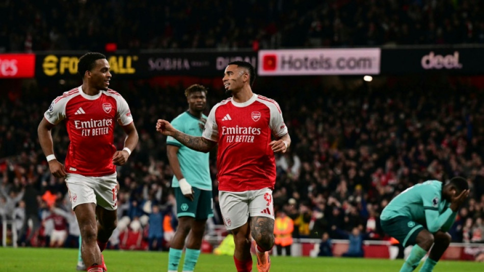 Gabriel Jesus brilha em vitória do líder Arsenal; Liverpool vence e alivia crise